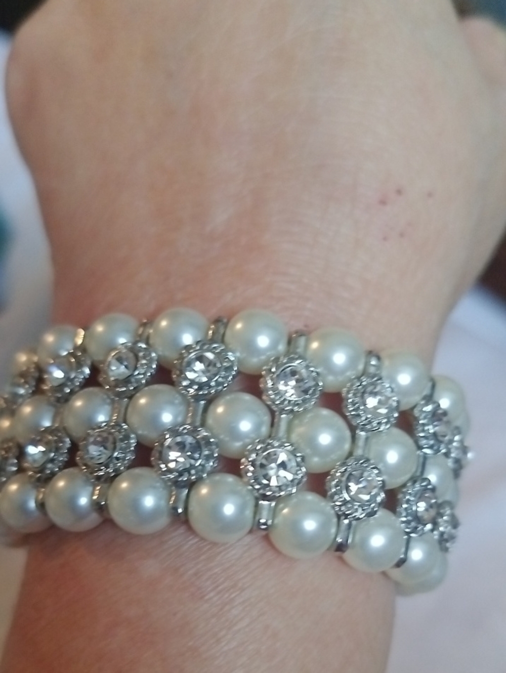 Pearl and Crystal Stretch Bracelet - White Pearls with Silver Crystals